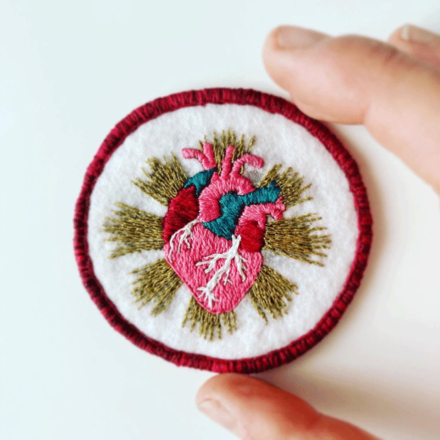 Broderie fine : coeur anatomique