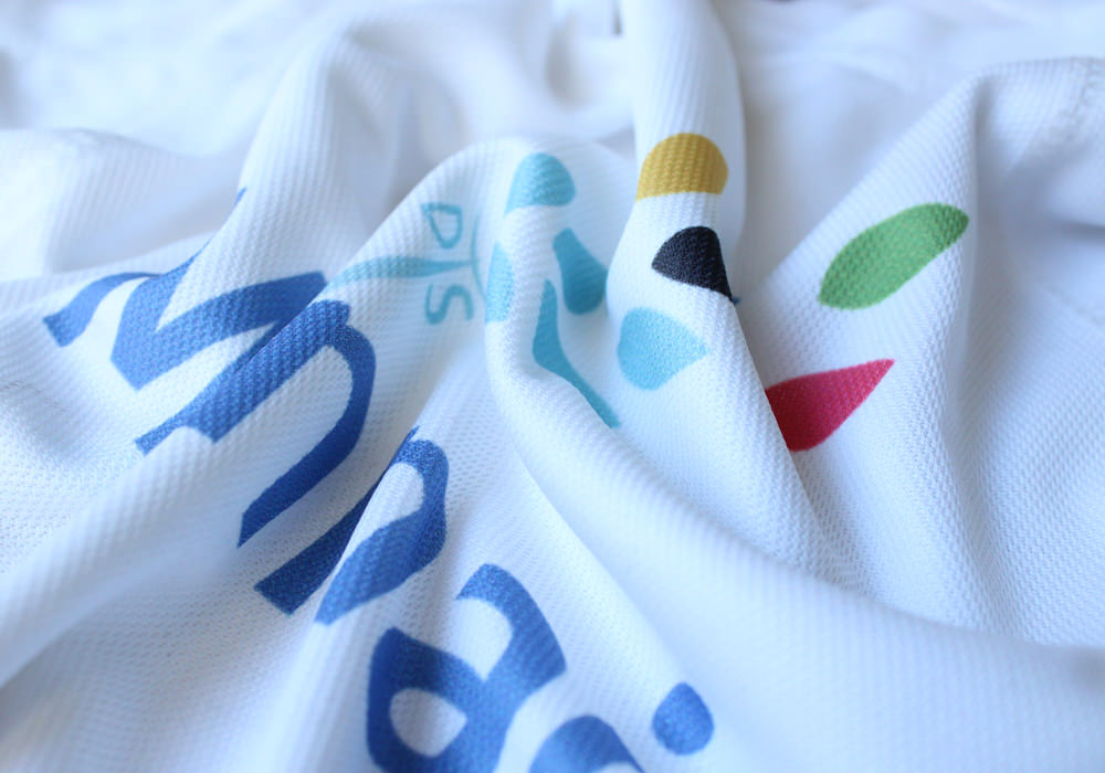 Détail sublimation couleurs franches sur textile technique